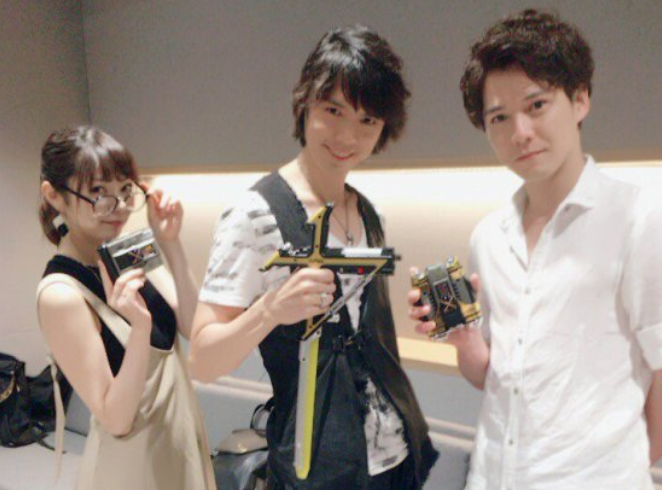 假面骑士 Faiz三人组久违同框 草加成冻龄男神 巧爷却老了 看点快报