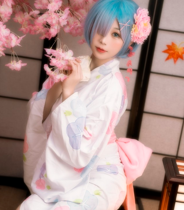 《从零开始的异世界生活》蕾姆cosplay,白色睡衣的蕾姆清新可爱