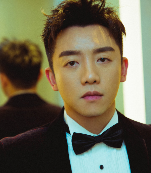 明星郑恺高清图片,帅的让人毫无抵抗力,魅力无限