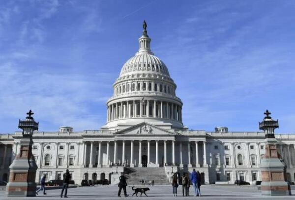 特朗普得知中方的态度后，竟以中国留学生要挟