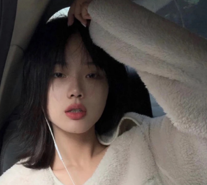 酷女孩·高冷·头像:失去不可怕,怕的是触景而伤情,睹物而思人