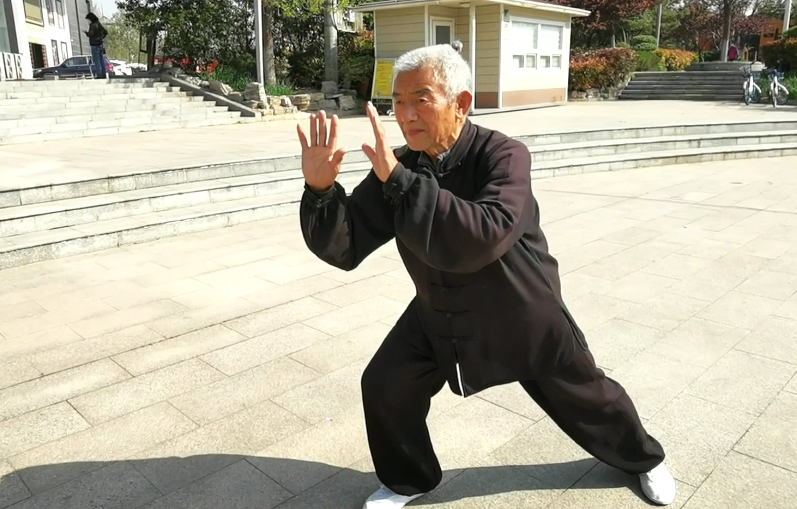 八旬老人迷恋太极拳一练就是28年 老人自豪的说:我就是太极拳的受益者