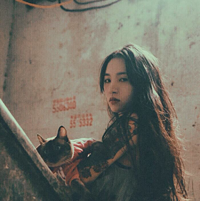 复古风女生头像:哪里会有人喜欢孤独,不过是不喜欢失望!