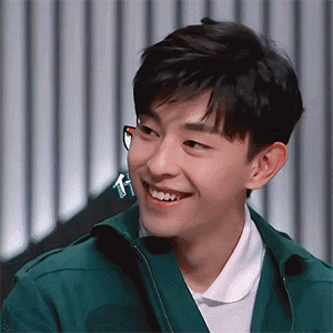 邓伦笑容温暖又治愈