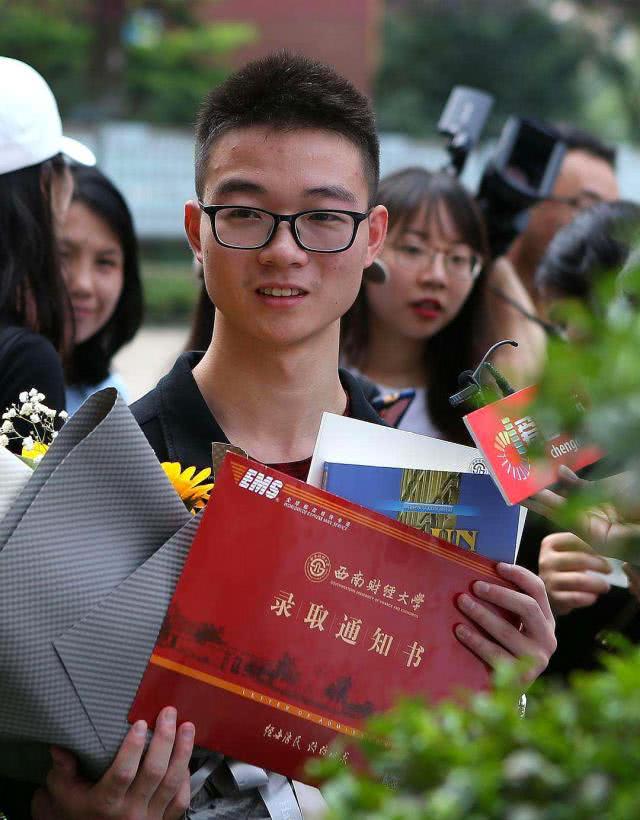 南京财经大学红山学院学院江苏2013年录取分数线_广西商业技师学院在广西排名_广西财经学院怎么样