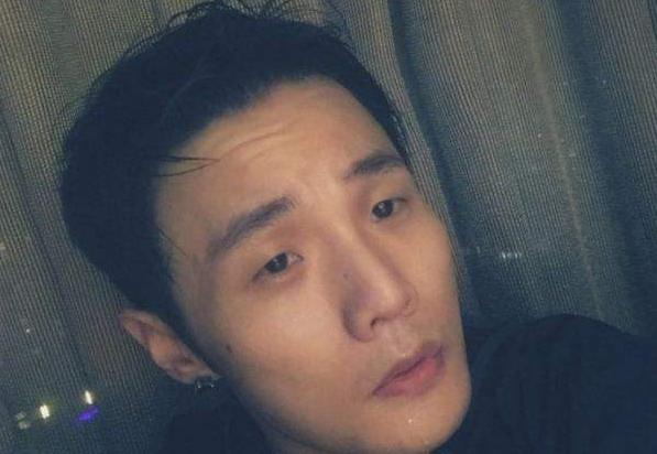 男明星的直男自拍,迷之角度帅哥变丑男,快收了