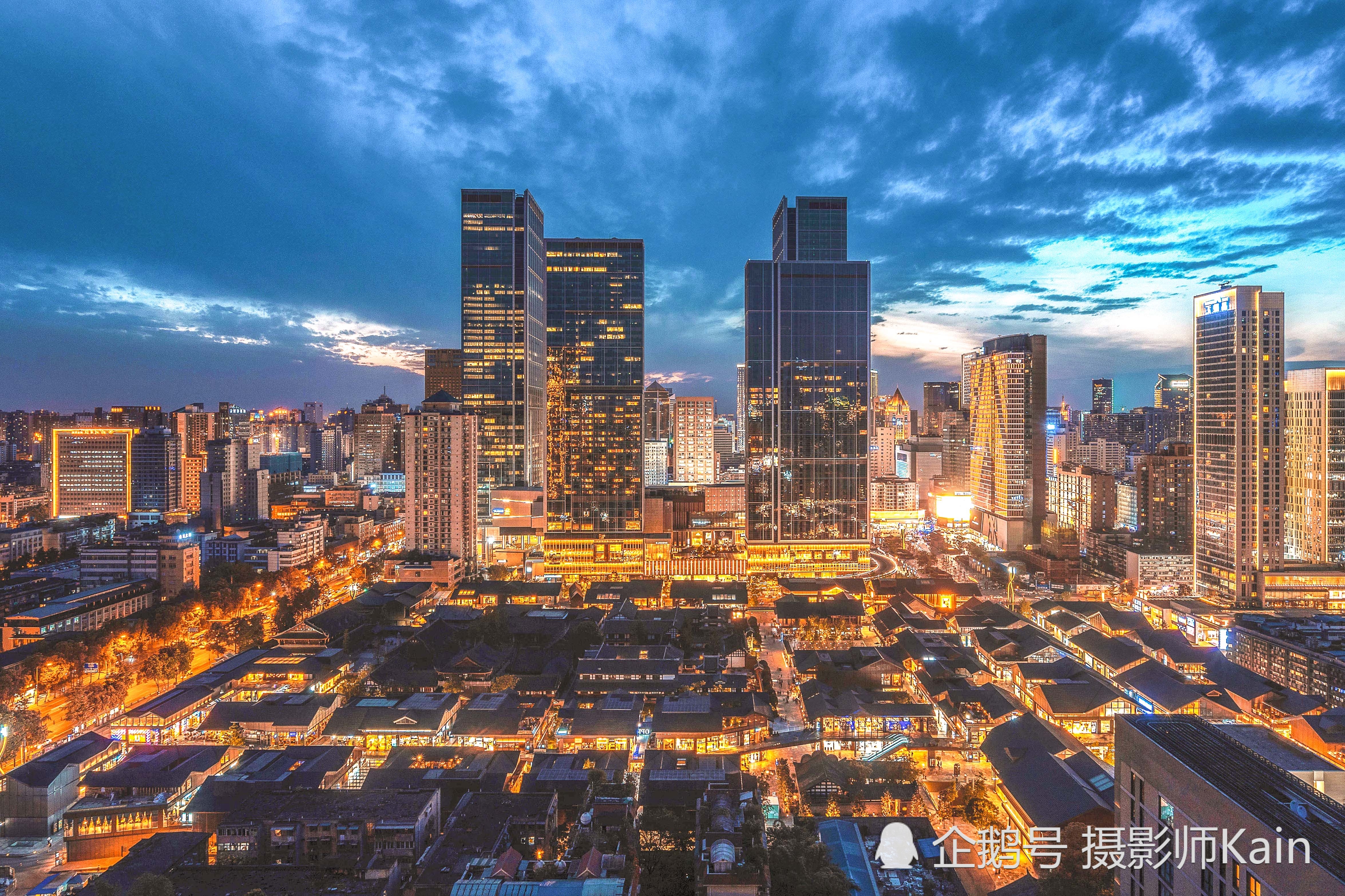 国际范儿的成都夜景,少了彩色led的点缀,多了一些高级