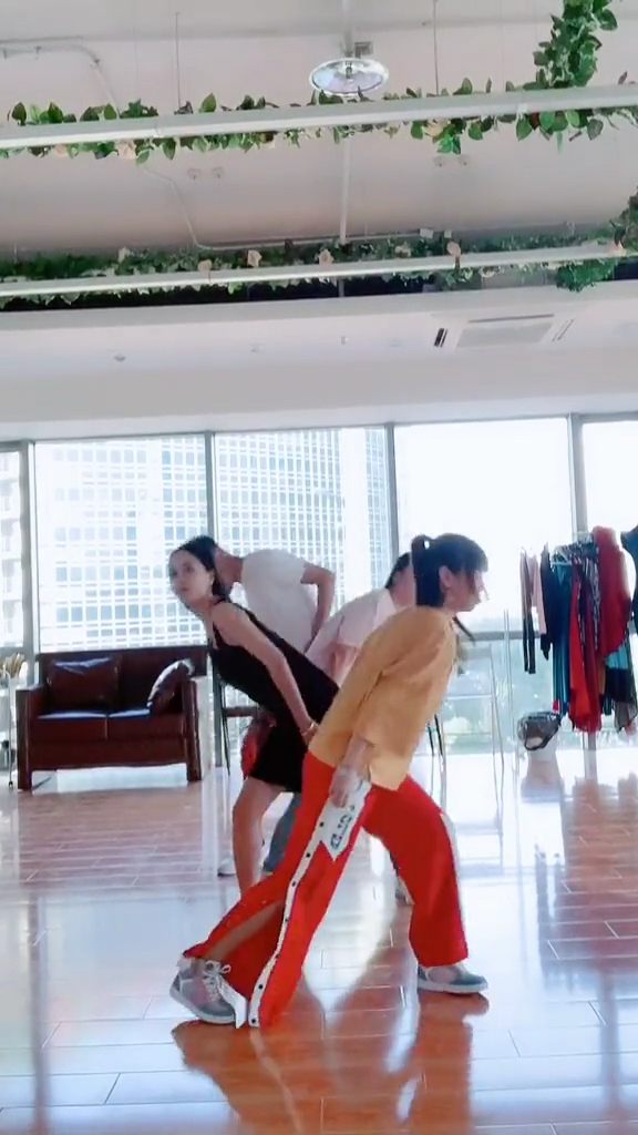 0?fmt=jpg&size=469&h=1024&w=576&ppv=1