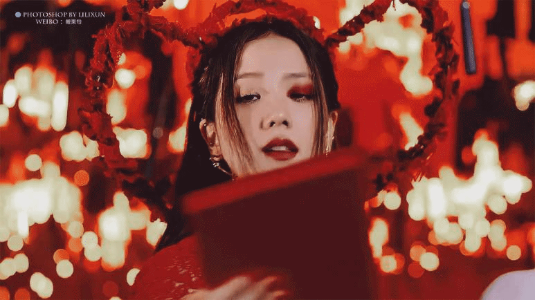 舞台的爆发力和惊艳度也是有目共睹的 作为blackpink的门面担当 jisoo