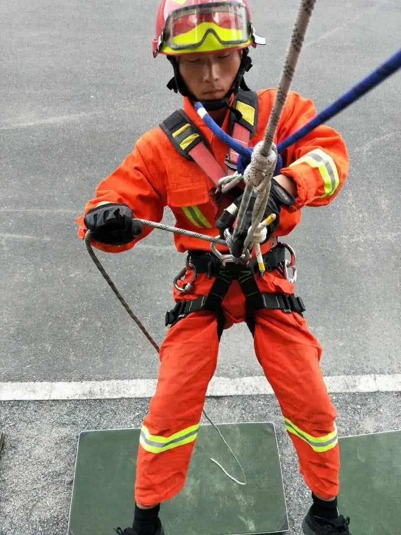 汗水 训练场和青春火焰蓝 看点快报