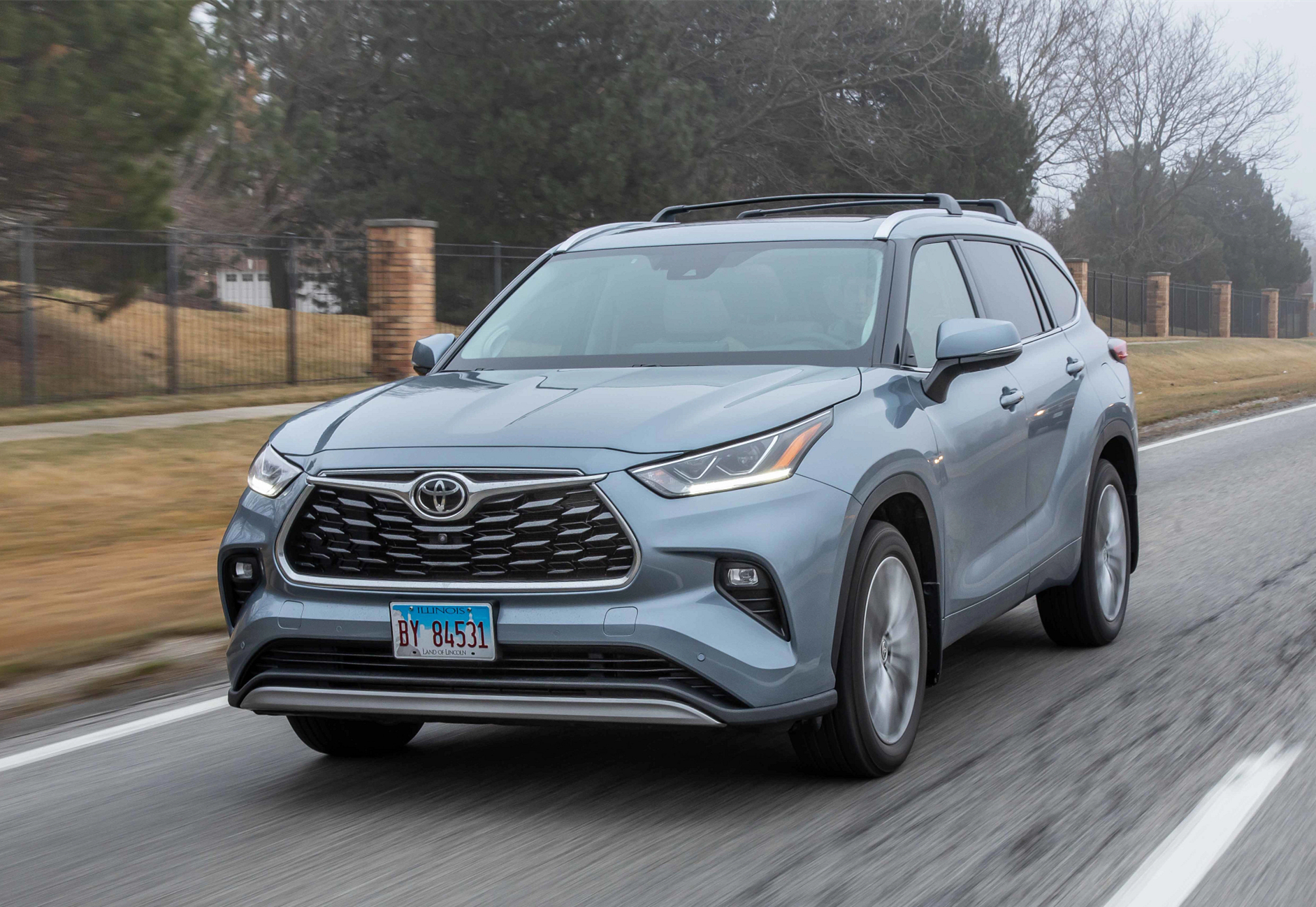 新款rv4丰田图片,2017丰田荣放报价图片 大号丰田rav4?新款普拉多渲染图曝光,老款二手车又该涨价了