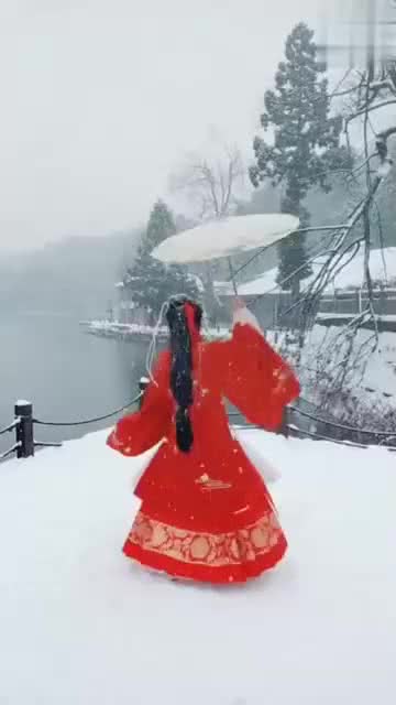 雪天穿搭汉服图片欣赏，雪天穿搭汉服图片欣赏大全