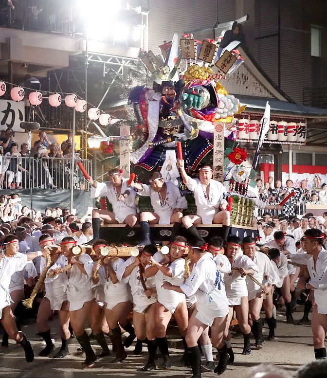 博多祇园山笠祭又叫做博多山笠节 是日本三大重要民间节日之一 看点快报