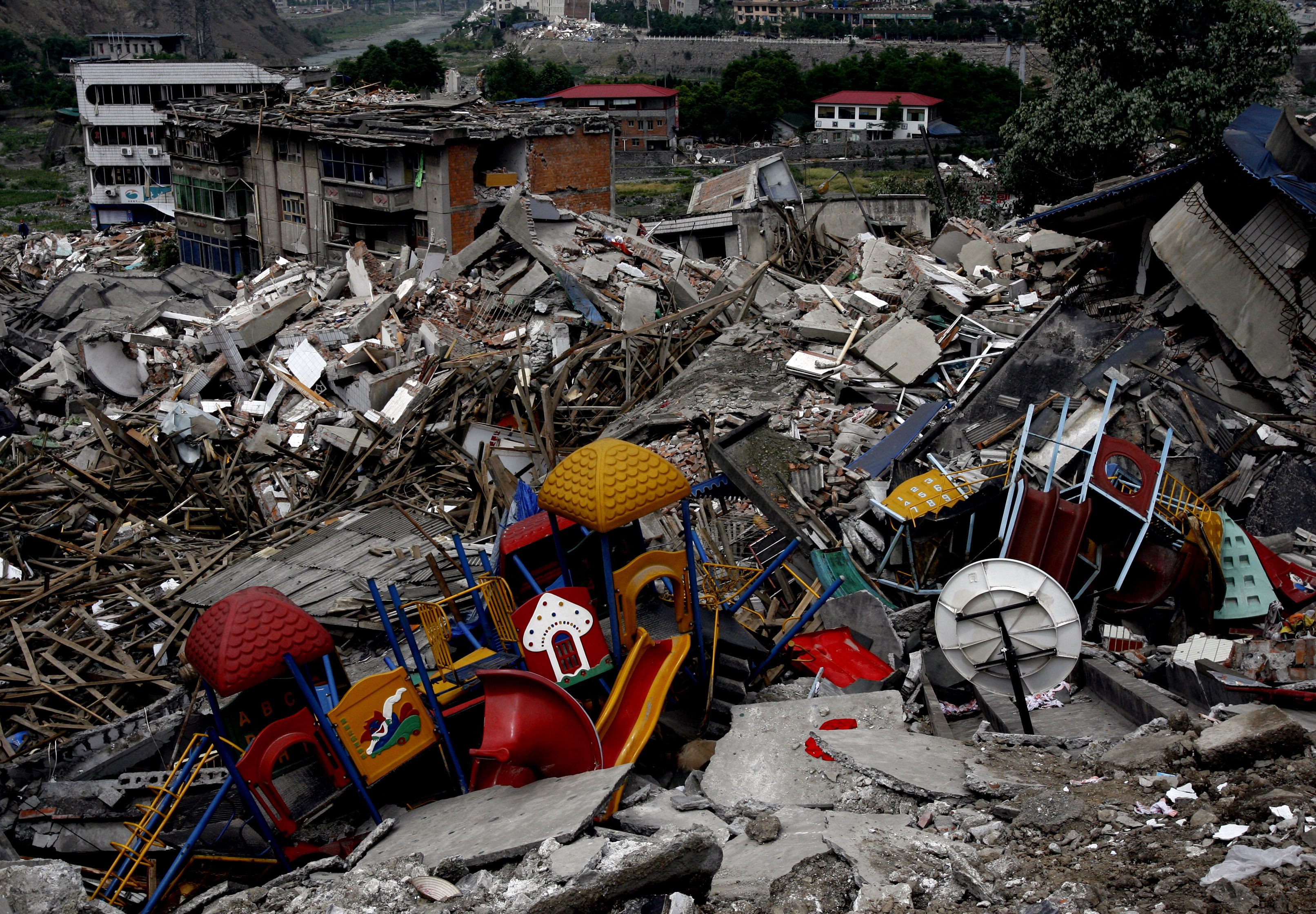 汶川地震时一位瘫痪乞丐捐款4次当记者问起原因时他的回答让人泪目