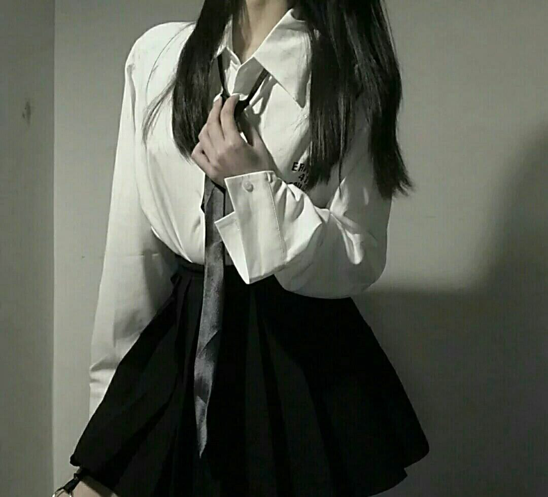 不露脸女生头像:我又不是人民币,怎么能让人人都喜欢我!