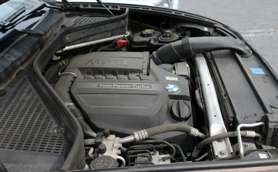 宝马x5 在二手车市场别拿我跟普拉多比 因为我不配 看点快报