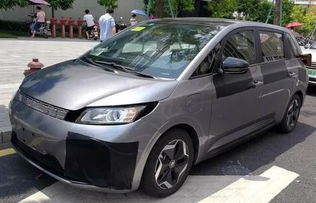 又一款非对称车门设计,比亚迪秦d1实拍曝光