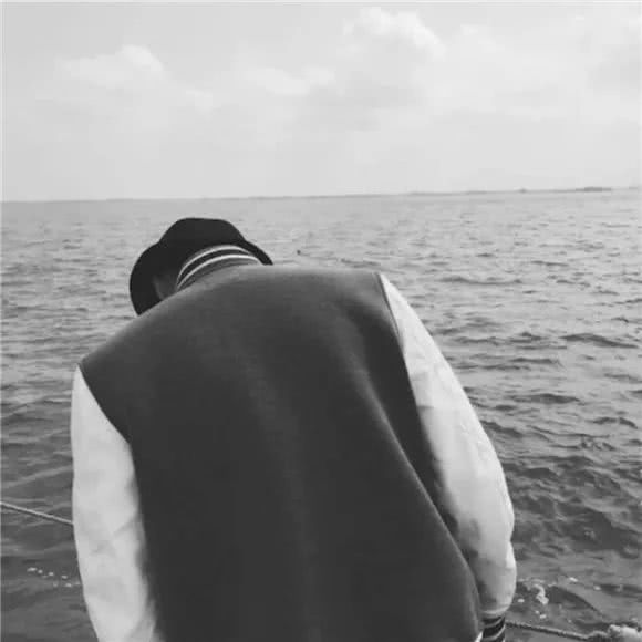 抖音时尚霸气超个性的微信情侣头像 背影情侣 天涯海角都是你