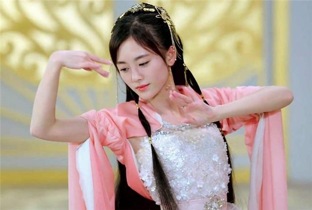 鞠婧祎最