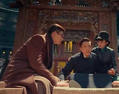 《老九门》中张家古楼门前的小孩是张起灵吗?和张启山