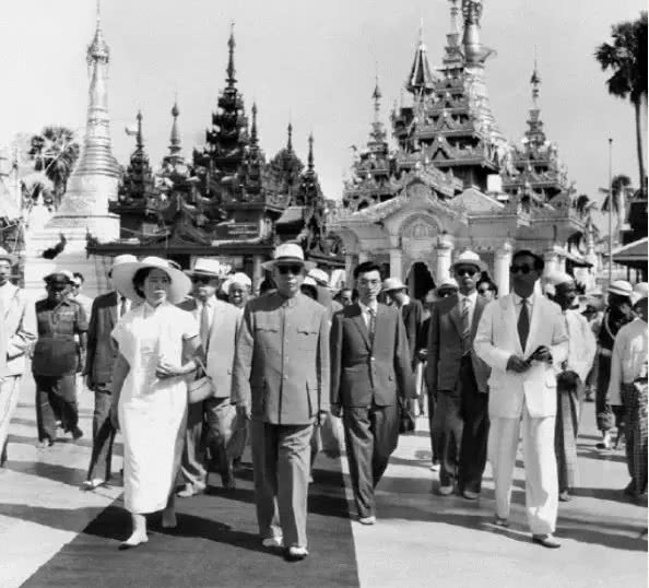 ����Ƭ�����Ƶ�ë��ϯ����Ӿװ������������ī���������棬�����������-����챨