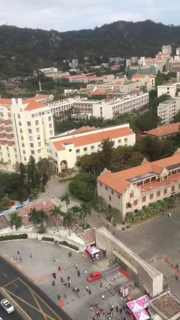 中国哪所音乐学院有足球场，中国哪所音乐学院有足球场啊