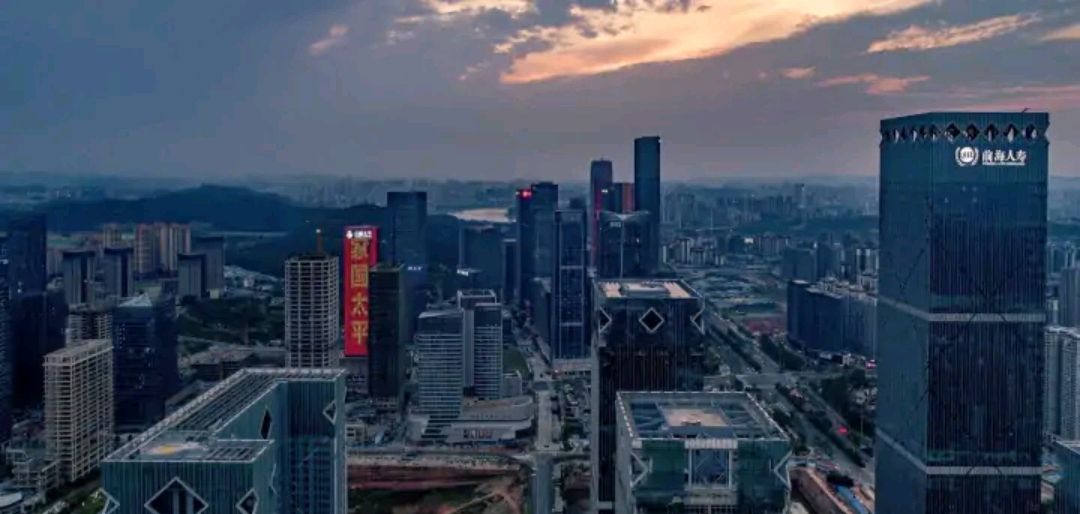 贵阳经济总量与南宁比较_贵阳至南宁高铁线路图(2)