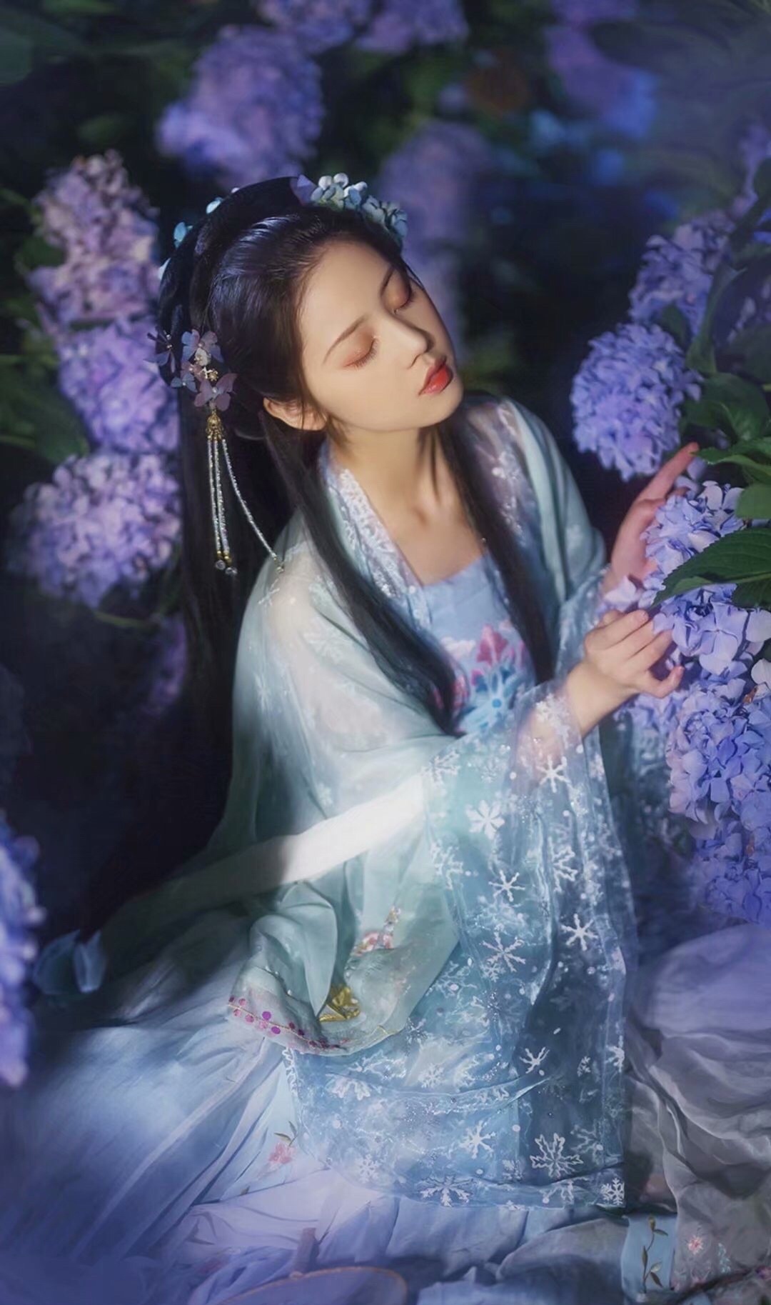 一花一世界 一叶一如来 一砂一极乐 一笑一尘埃 天天要闻