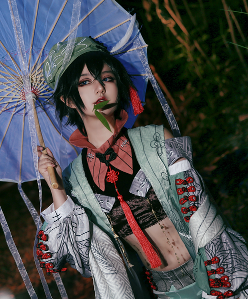 cosplay《凹凸世界》卡米尔,小姐姐冷若寒霜,堪称神还原