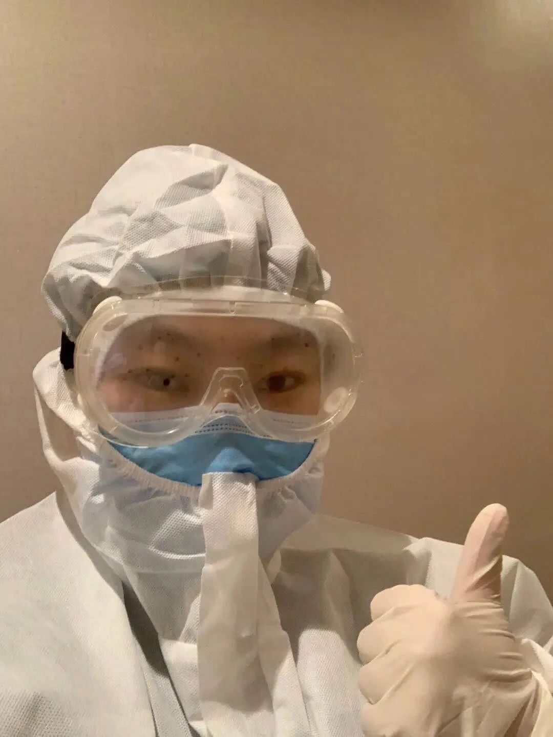 身穿防护服给儿子过 云周岁 哈尔滨女护士希望回来时 可以听到他喊 妈妈 看点快报