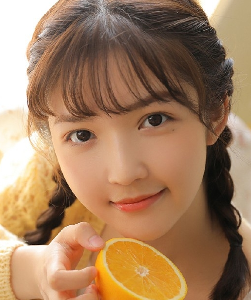 双麻花辫少女,甜美可爱,宅男女神