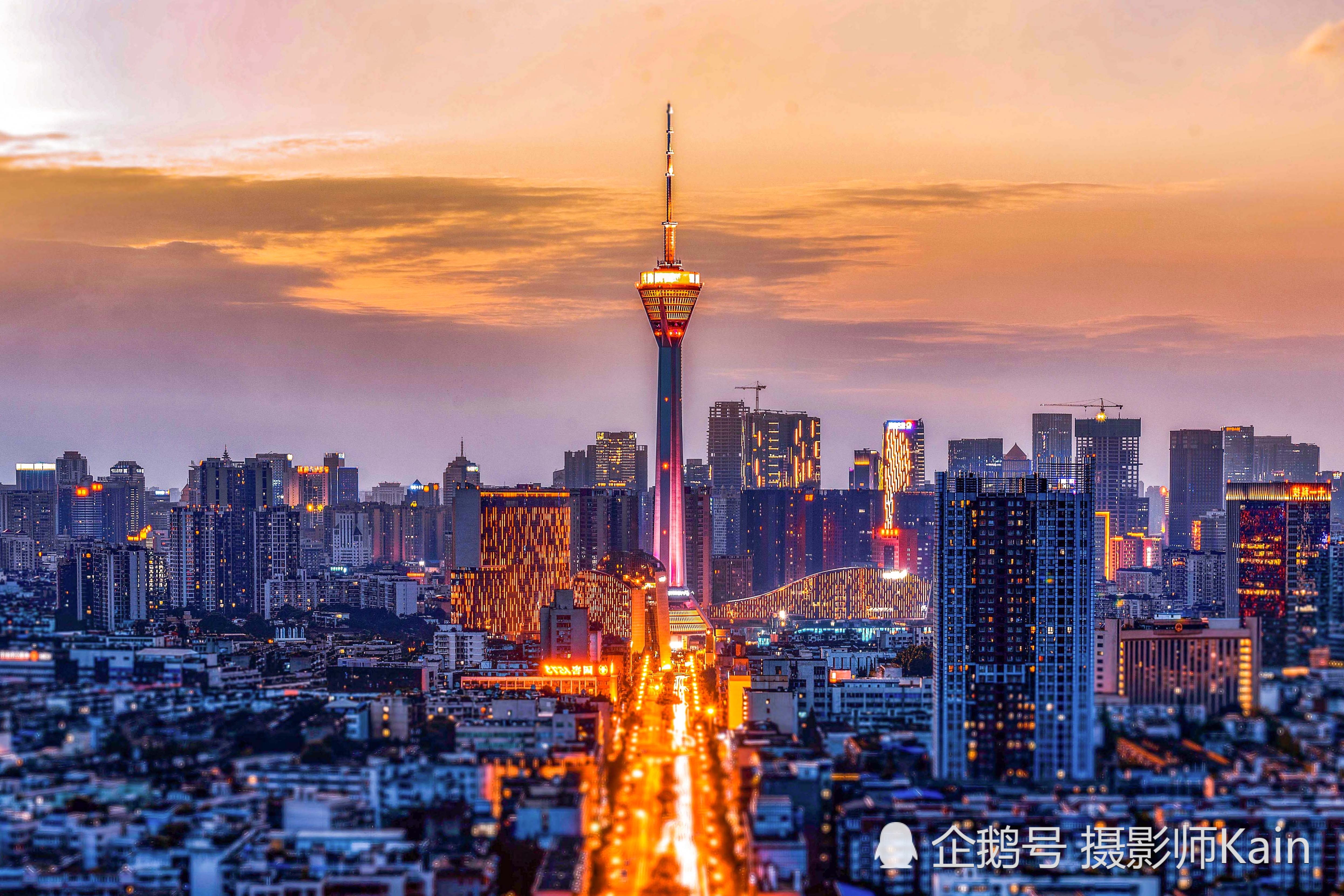 国际范儿的成都夜景,少了彩色led的点缀,多了一些高级
