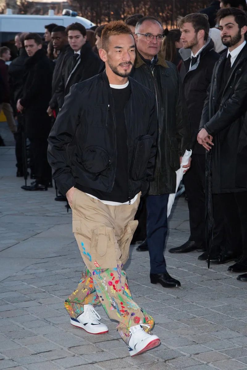 43岁中田英寿 亮相时装周 造型自信十足 不愧是 亚洲球王 看点快报