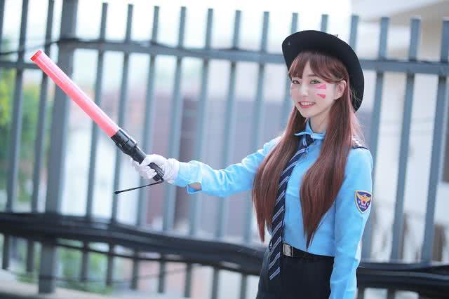 举起手来 韩国美女cosplay 守望先锋 女警d va 看点快报