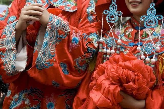 男人为彩礼跟丈母娘讨价还价 女友 你这个行为让我很没有安全感 看点快报