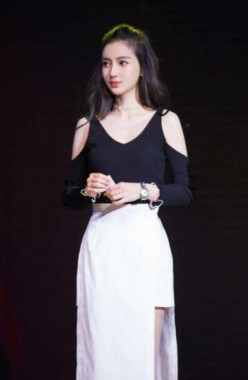 杨颖身材太好了,紧身开叉裙优雅大气,显腰线还显腿长