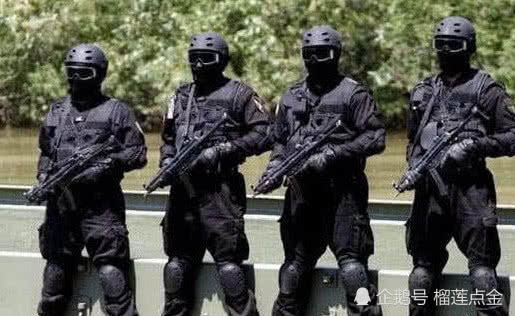 世界最强3把冲锋枪 第二把轻巧舒适 最后一把轻松打穿防弹衣 看点快报