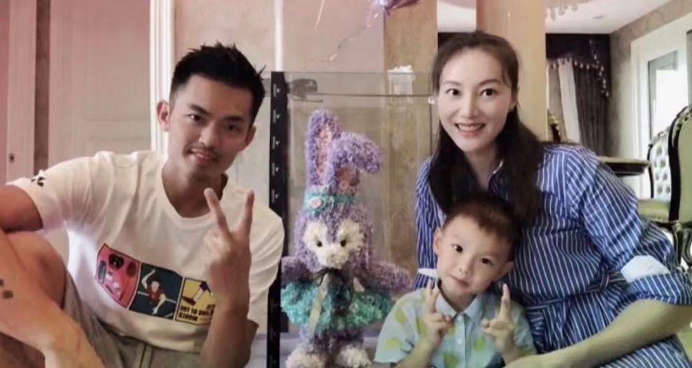 Xie Xingfang Took Photos With Lin Dan To Celebrate Their Birthday But Was Ridiculed By The Group This Is The Only Reason Why Men Return To The Family Daydaynews Lin dan dan xie xingfang akhirnya menikah pada 2010 dan telah memiliki satu orang putra. daydaynews cc