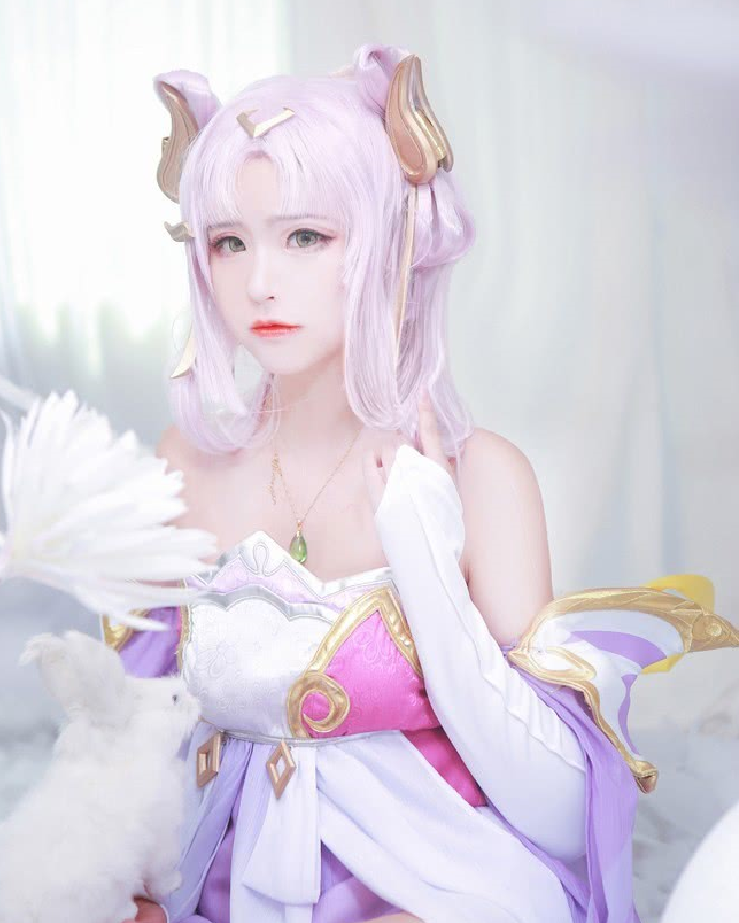 小姐姐cos嫦娥,这样的光脚仙女,谁扛得住?