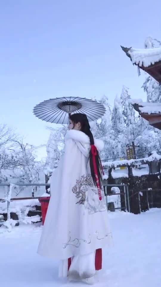 雪天穿搭汉服图片欣赏，雪天穿搭汉服图片欣赏大全