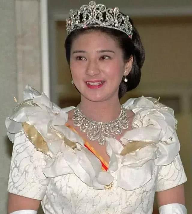 日本令和时代德仁天皇与雅子皇后的爱情故事 相爱26年 育有一女 看点快报