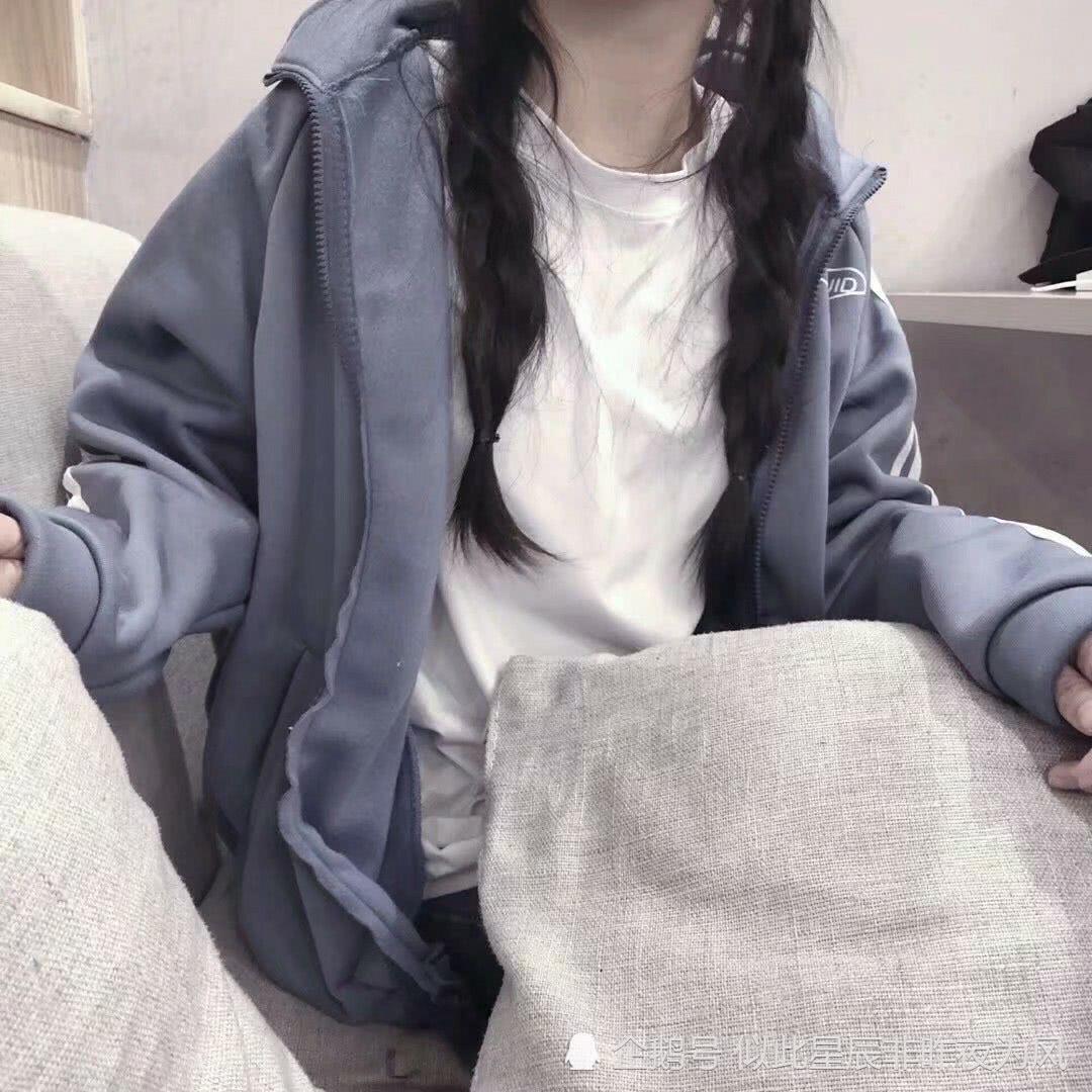 仙气·不露脸女生头像:不是我爱熬夜,而是黑夜需要我这颗璀璨的星