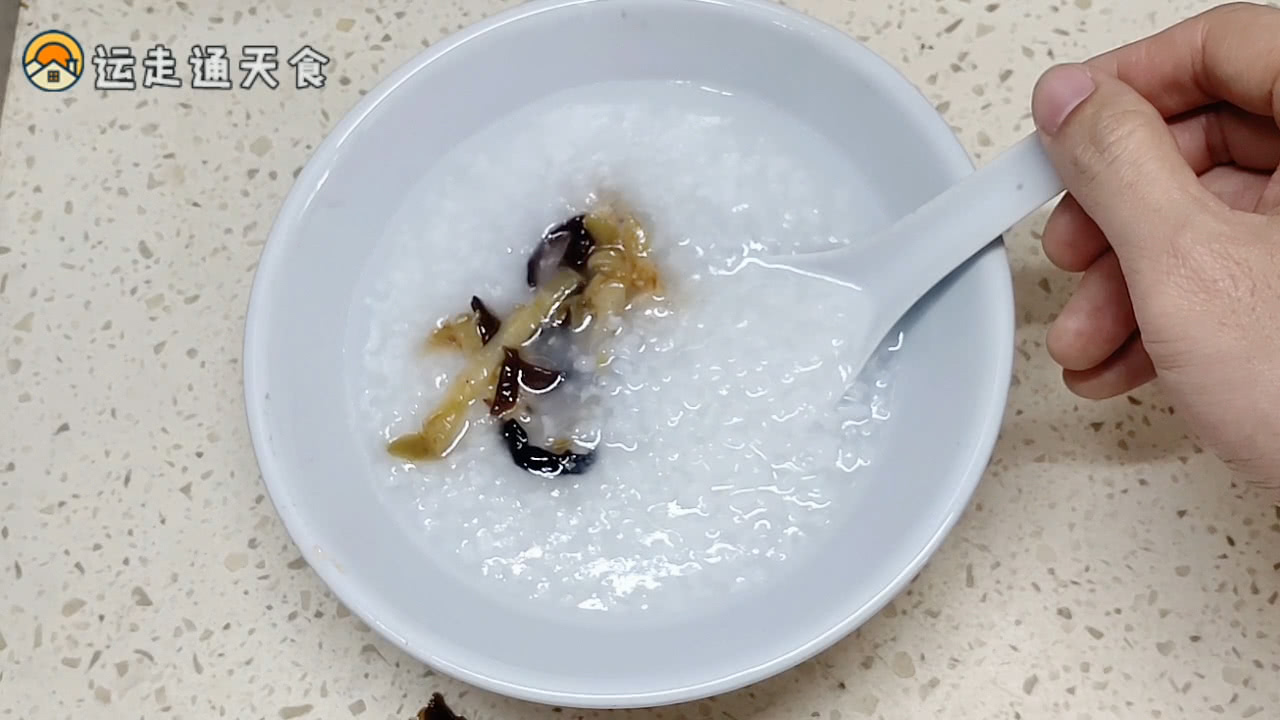 熬煮白粥不求人把握米和水的黄金比例 菜鸟也能熬出香绵的白粥 看点快报