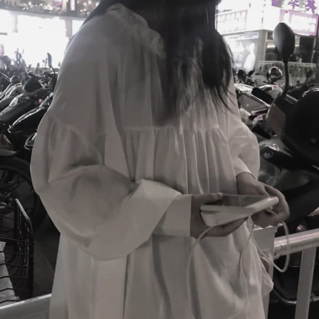 微丧·不露脸·真人女生头像:生活有很多不如意,但关于你的那件最能