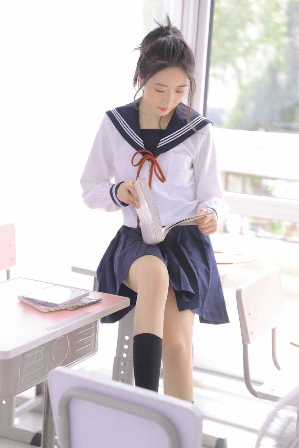 Jk制服美少女 学长为什么上课时偷偷地看我 是不是暗恋我 看点快报