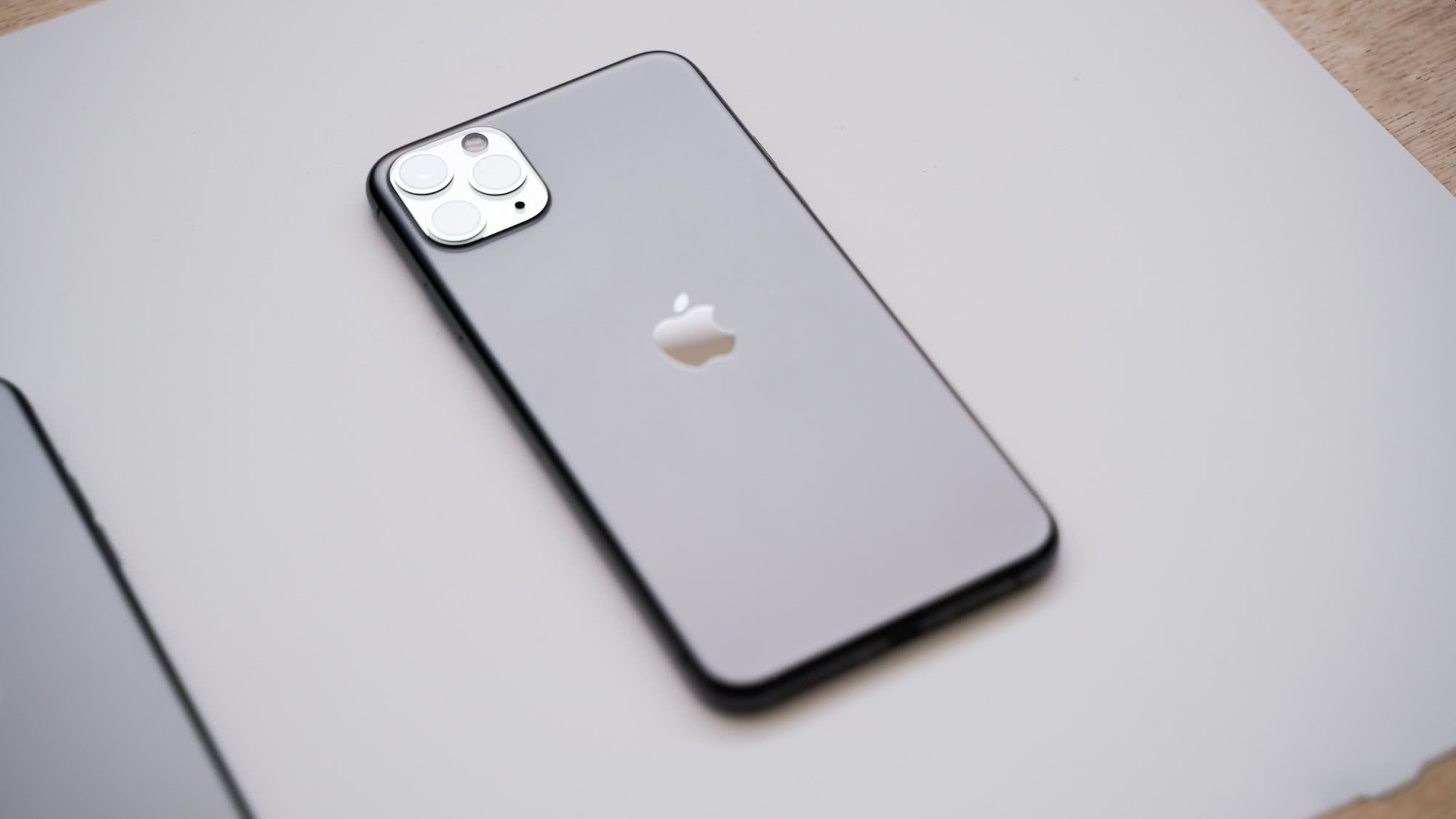 iphone11内部图,iphone11主板图 苹果iphone11promax打开内部,值一万多的价格吗?