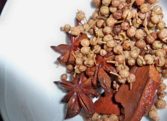 回族朋友炖牛肉的经验,2种香料不能放,不然肉没味儿,汤有膻味
