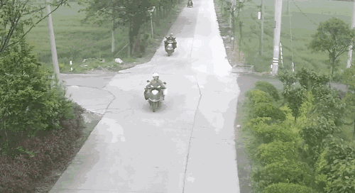 农村,无证驾驶,超员,超载,马路,摩托车,超速行驶