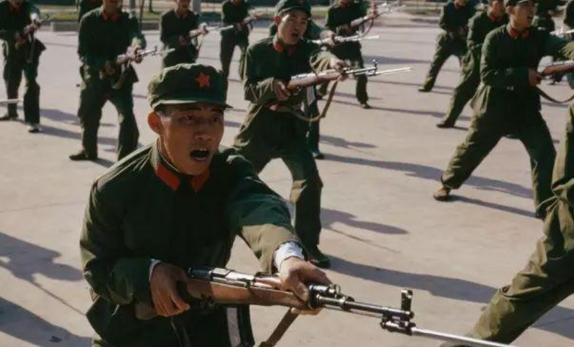 1997年9月中国政府宣布裁军50万,这支部队由师改编为旅,成