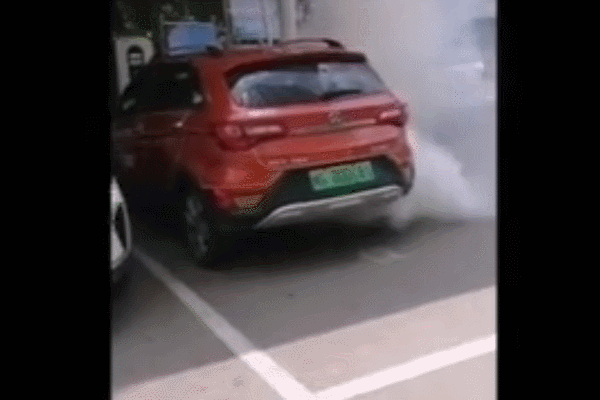 网传北汽新能源车辆爆炸 业内人士称电动汽车起火多指向电池原因